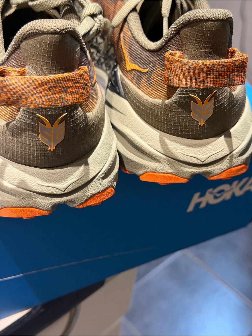 Hoka Men's Trail Runners in Olive Green and Orange 9.5 d - Picture 7 of 9